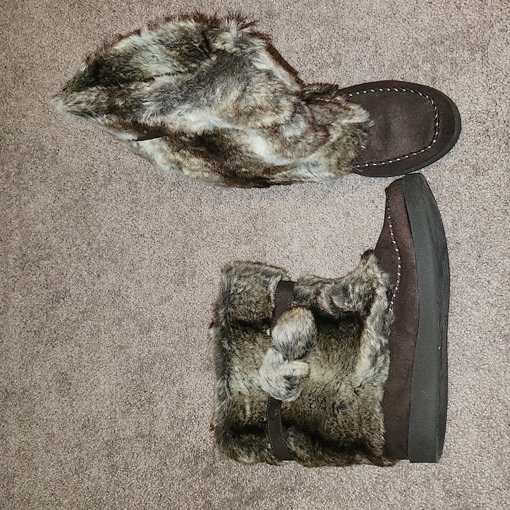 Worn once boots with the fur 😜